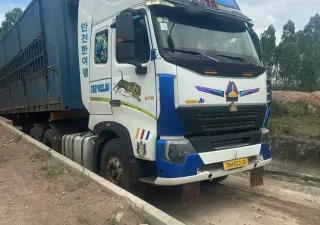 Howo HW 2014 - BÁN ĐẦU KÉO 375 CẦU BÌA – GIÁ CHỈ 275 TRIỆU 