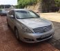 Nissan Teana 2010 - Cần bán gấp Nissan Teana đời 2010, màu bạc xe gia đình