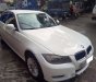 BMW 323i 2017 - Cần bán gấp BMW 323i sản xuất 2017, màu trắng, nhập khẩu nguyên chiếc