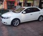 Kia Forte AT 2013 - Nhà cần bán xe Kia Forte 2013 AT, màu trắng, xe chính chủ gia đình sử dụng