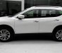 Nissan X trail 2.5 SV 2017 - Nissan X-Trail 2.5 Full Option 2017 màu trắng, giảm 200tr. Xe giao ngay