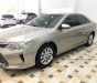 Toyota Camry  2.0 E 2015 - Bán xe Toyota Camry 2.0 E năm 2015, màu ghi vàng