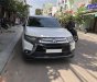 Mitsubishi Outlander 2017 - Bán Mitsubishi Outlander đời 2017, màu trắng xe gia đình