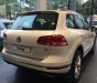 Volkswagen Touareg 2017 - Bán xe Volkswagen Touareg sản xuất 2017 màu trắng, giá 2 tỷ 499 triệu, nhập khẩu, trả góp 0% lãi suất