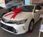 Toyota Camry 2.0 E 2018 - Toyota Tân Cảng bán Camry 2.0 Facelift 2018 màu trắng camay - Tặng bảo hiểm, phụ kiện, trả góp 90%- SĐT 096.77.000.88