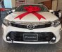 Toyota Camry 2.0 E 2018 - Toyota Tân Cảng bán Camry 2.0 Facelift 2018 màu trắng camay - Tặng bảo hiểm, phụ kiện, trả góp 90%- SĐT 096.77.000.88