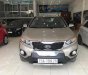 Kia Sorento 2.4 2013 - Bán xe Kia Sorento 2.4 sản xuất 2013, màu vàng