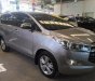 Toyota Innova 2.0V 2017 - Bán xe Toyota Innova 2.0V sản xuất 2017, màu xám số tự động