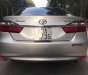 Toyota Camry 2.0 E  2016 - Cần bán gấp Toyota Camry 2.0 E sản xuất 2016, màu bạc còn mới