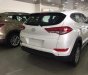 Hyundai Tucson 2.0AT 2018 - Cần bán xe Hyundai Tucson 2.0AT năm sản xuất 2018, màu trắng