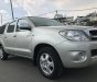 Toyota Hilux 2011 - Hilux ĐK 2011, bán tải 5 chỗ, máy dầu, màu ghi bạc. Nhà mua mới trùm mền ít đi