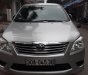 Toyota Innova E 2013 - Cần bán lại xe Toyota Innova E sản xuất 2013, màu bạc chính chủ, giá chỉ 525 triệu