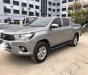 Toyota Hilux   E 2017 - Bán Toyota Hilux E sản xuất 2017, màu bạc ít sử dụng, 645 triệu