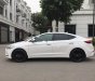 Hyundai Elantra 2016 - Cần bán xe Hyundai Elantra năm sản xuất 2016, màu trắng chính chủ