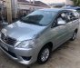 Toyota Innova 2.0E 2012 - Bán ô tô Toyota Innova 2.0E sản xuất 2012, màu bạc  