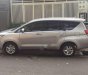 Toyota Innova 2.0E 2017 - Bán ô tô Toyota Innova 2.0E sản xuất năm 2017, màu bạc