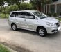 Toyota Innova 2.0E 2014 - Cần bán lại xe Toyota Innova 2.0E đời 2014, màu bạc số sàn