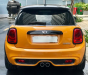 Mini Cooper 2014 - Cần bán xe Mini Cooper sản xuất năm 2014, màu vàng, xe nhập