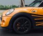 Mini Cooper 2014 - Cần bán xe Mini Cooper sản xuất năm 2014, màu vàng, xe nhập