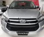 Toyota Innova 2.0E 2018 - Cần bán Toyota Innova 2.0E năm sản xuất 2018, màu bạc, giá tốt