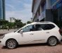 Kia Carens 2.0AT 2011 - Bán xe Kia Carens 2.0AT sản xuất 2011, màu trắng xe gia đình