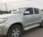 Toyota Hilux 2011 - Cần bán gấp Toyota Hilux năm 2011, màu bạc còn mới