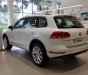 Volkswagen Touareg 2018 - Bán xe Volkswagen Touareg gía tốt, giao xe ngay, hỗ trợ ngân hàng 80% giá trị xe