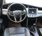 Toyota Innova 2.0E 2017 - Cần bán gấp Toyota Innova năm 2017 màu nâu, giá tốt