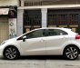 Kia Rio 1.4 AT Hatchback 2016 - Bán Kia Rio 1.4 AT hatchback, full option, nhập khẩu nguyên chiếc Hàn Quốc, sản xuất năm 2016, màu trắng