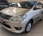 Toyota Innova 2.0E 2013 - Bán Toyota Innova 2.0E năm sản xuất 2013, màu vàng