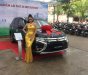 Mitsubishi Outlander 2018 - Bán Mitsubishi Outlander 2.0 Premium, tặng bộ body kits (6 món), BHVC, Film LLumar, sàn simili. LH: 0907578118