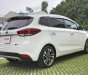 Kia Rondo GAT 2017 - Cần bán Kia Rondo GAT năm sản xuất 2017, màu trắng, giá 658tr