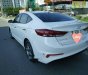 Hyundai Elantra 2017 - Cần bán xe Hyundai Elantra sản xuất 2017, màu trắng chính chủ  