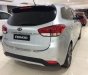 Kia Rondo 2018 - Cần bán xe Kia Rondo đời 2018, màu bạc, giá chỉ 609 triệu