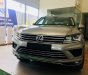 Volkswagen Touareg 2015 - Bán Volkswagen Touareg màu bạc xe nhập, Giá tốt nhất thị trường hiện nay. Giảm mạnh 369 triệu, hotline: 0942050350