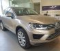 Volkswagen Touareg 2016 - Bán Volkswagen Touareg sản xuất 2016, màu vàng, nhập khẩu nguyên chiếc