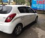 Hyundai i20 2009 - Gia đình bán Hyundai i20 đời 2009, màu trắng, nhập khẩu 