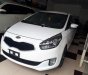 Kia Rondo   2.0AT 2016 - Bán Kia Rondo 2.0AT 2016, trắng máy xăng, xe đăng ký tên tư nhân