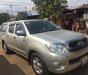 Toyota Hilux 2011 - Bán Toyota Hilux năm sản xuất 2011, màu bạc xe gia đình, giá 395tr