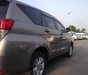 Toyota Innova 2016 - Cần bán lại xe Toyota Innova đời 2017, màu xám còn mới