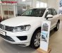 Volkswagen Touareg 2016 - Bán Volkswagen Touareg màu trắng, hỗ trợ trả góp 90%, hỗ trợ 50% phí trước bạ, Hotline 090.898.8862