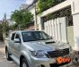 Toyota Hilux 2.5 MT 2013 - Bán Toyota Hilux 2.5 MT sản xuất năm 2013, màu bạc số sàn