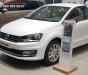 Volkswagen Polo 2018 - Xe Volkswagen Polo Sedan, màu trắng chính hãng giá tốt, trả góp 90% nhận xe ngay/ hotline: 090.898.8862