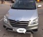 Toyota Innova 2.0E 2015 - Cần bán gấp Toyota Innova 2.0E 2015, màu bạc xe gia đình, giá chỉ 589 triệu