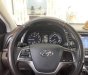 Hyundai Elantra   2017 - Cần bán Hyundai Elantra năm 2017, màu trắng, xe nhà chạy kỹ full option