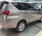 Toyota Innova 2.0E 2017 - Cần bán Toyota Innova 2.0E đời 2017, màu ghi vàng 