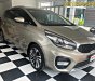 Kia Rondo GAT 2018 - Bán Kia Rondo GAT 2017 số tự động, xe chạy 15000km, hỗ trợ trả góp 75%. LH nhận gía yêu thương