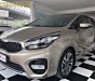 Kia Rondo GAT 2018 - Bán Kia Rondo GAT 2017 số tự động, xe chạy 15000km, hỗ trợ trả góp 75%. LH nhận gía yêu thương