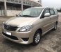 Toyota Innova 2.0E 2012 - Bán xe Toyota Innova 2.0E 2012, màu vàng, form mới, giá tốt