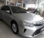 Toyota Camry 2.0E 2016 - Bán xe Toyota Camry 2.0E đời 2016, màu bạc, xe đẹp như mới, giá thương lượng với khách hàng mua xe